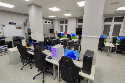 Pracownia Sieci Komputerowych 12