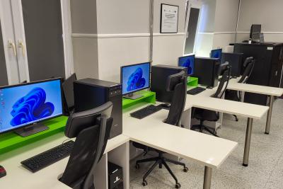 Pracownia Sieci Komputerowych 14