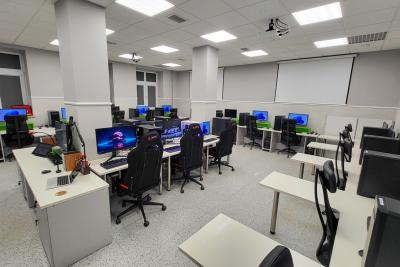 Pracownia Sieci Komputerowych 19