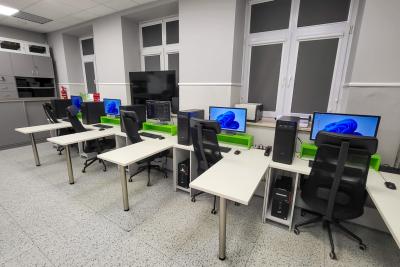 Pracownia Sieci Komputerowych 8