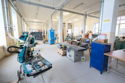 Pracownia Technologii Drewna 8